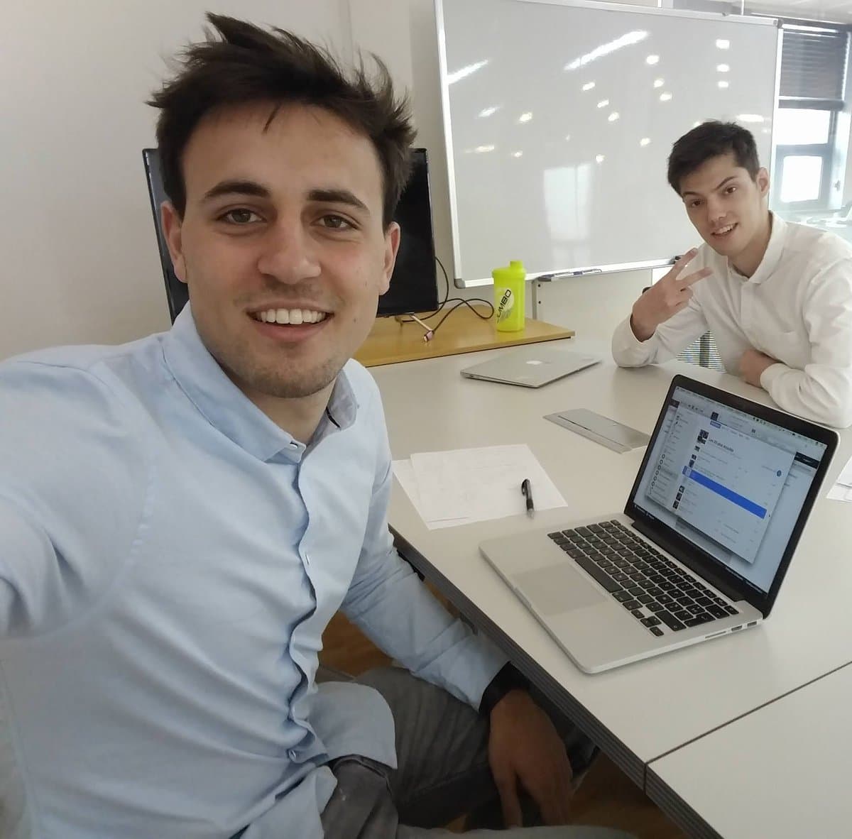 POV - Unicorn startup and $0 revenue (left) - Small bet and profitable (right)