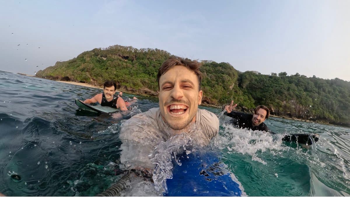 I went surfing with 2 startup founders this morning. @adriaandotcom & @IronBrands16 grew SimpleAnalytics from 0 to $40K…