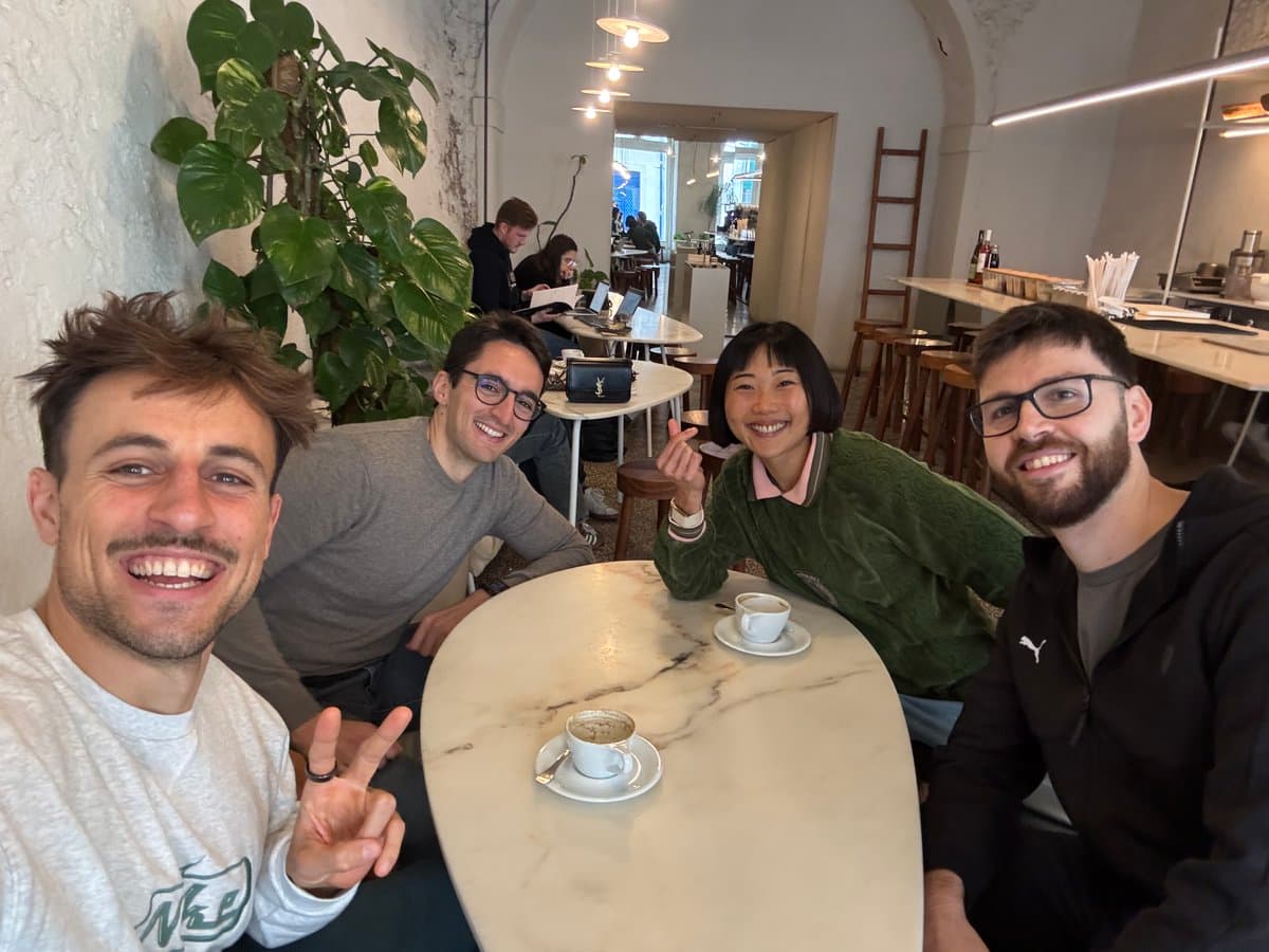 I met the founders of @typefully ($1.6M ARR SaaS) It all started 10 years ago, with a tweet... Fabrizio ( @linuz90 ) &…