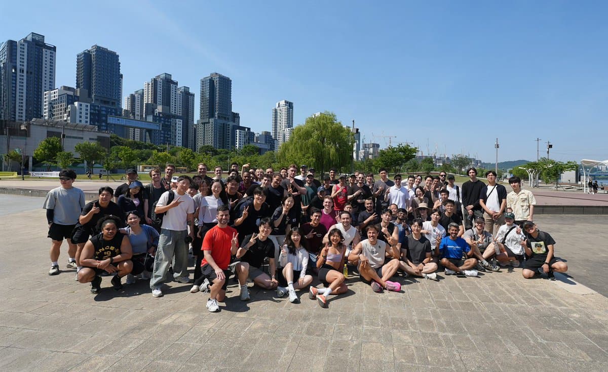 100 indie hackers showed up today 🤯 It’s the 3rd biggest meetup I organized and I still can’t believe it happened in…